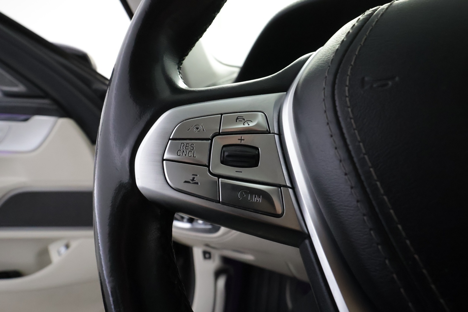 BMW 740 2016