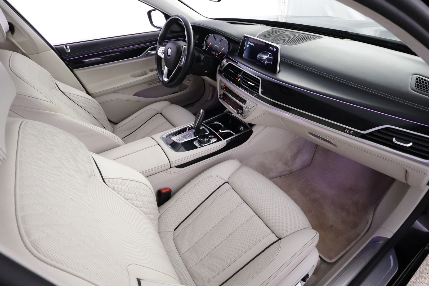 BMW 740 2016
