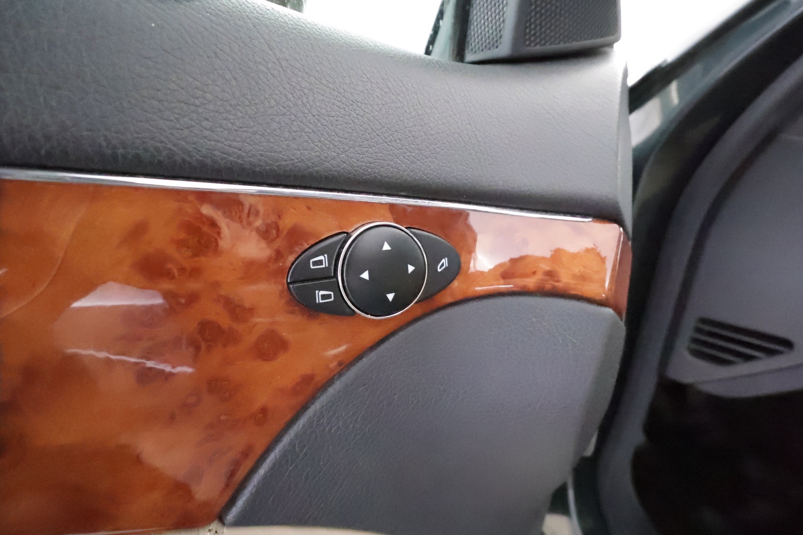 MERCEDES-BENZ E 2004