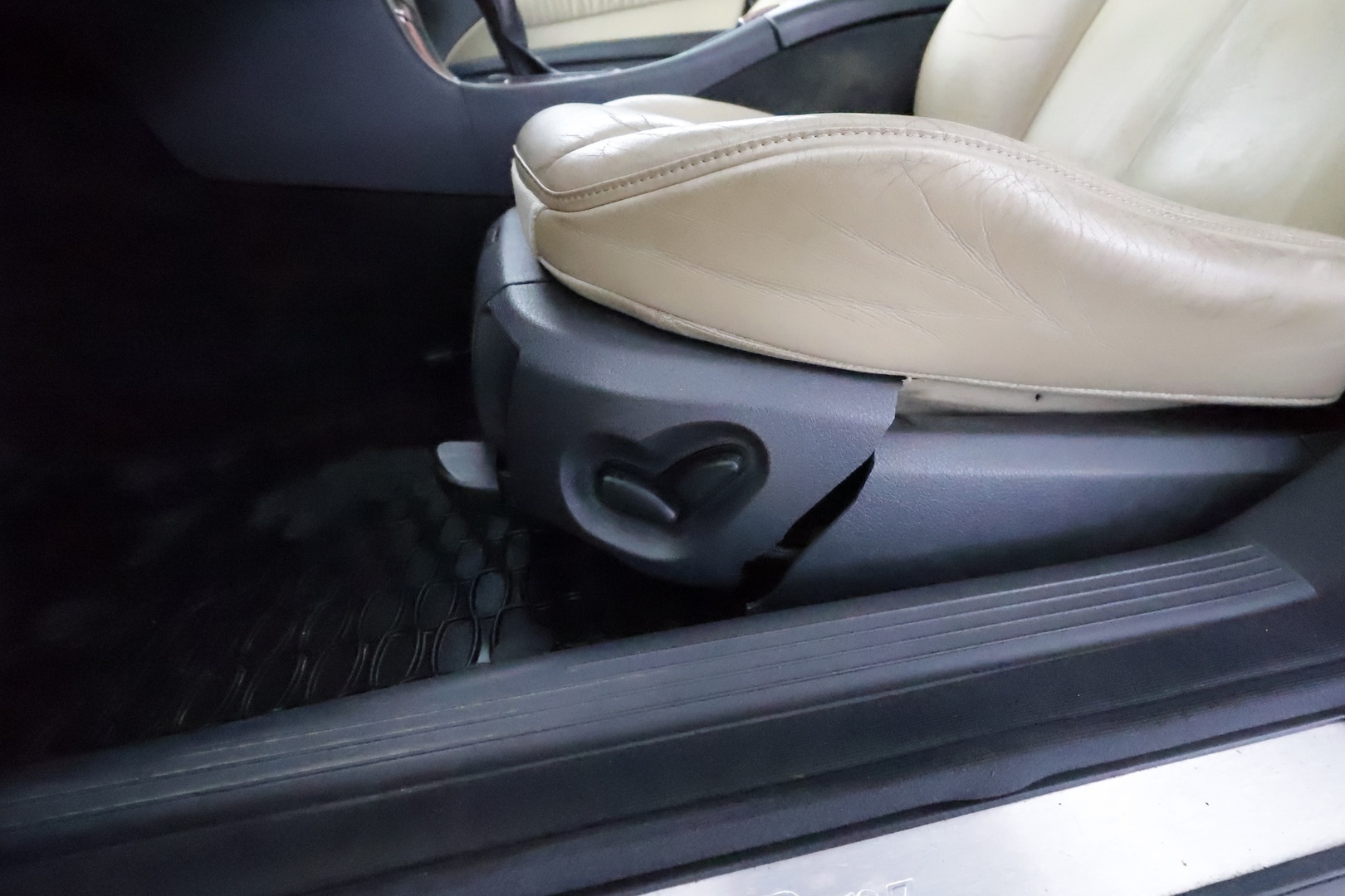 MERCEDES-BENZ E 2004