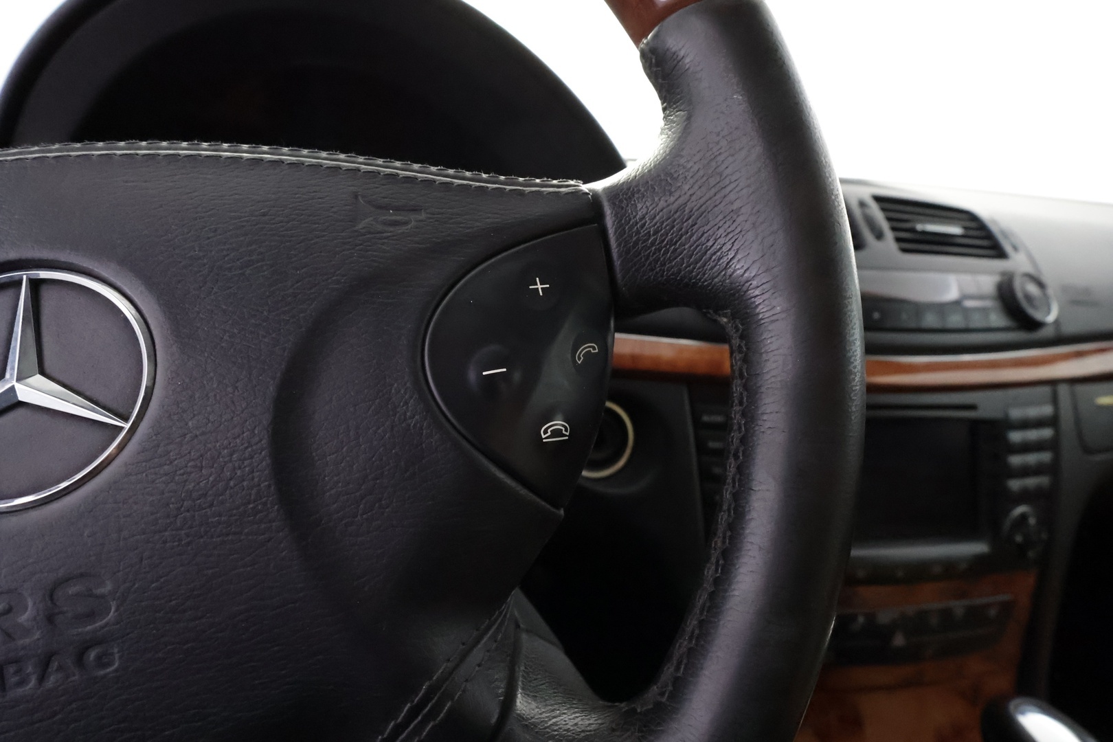 MERCEDES-BENZ E 2004