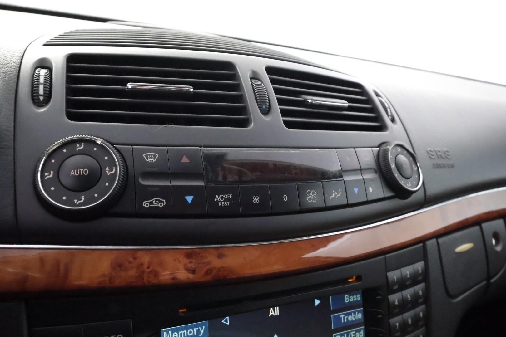 MERCEDES-BENZ E 2004