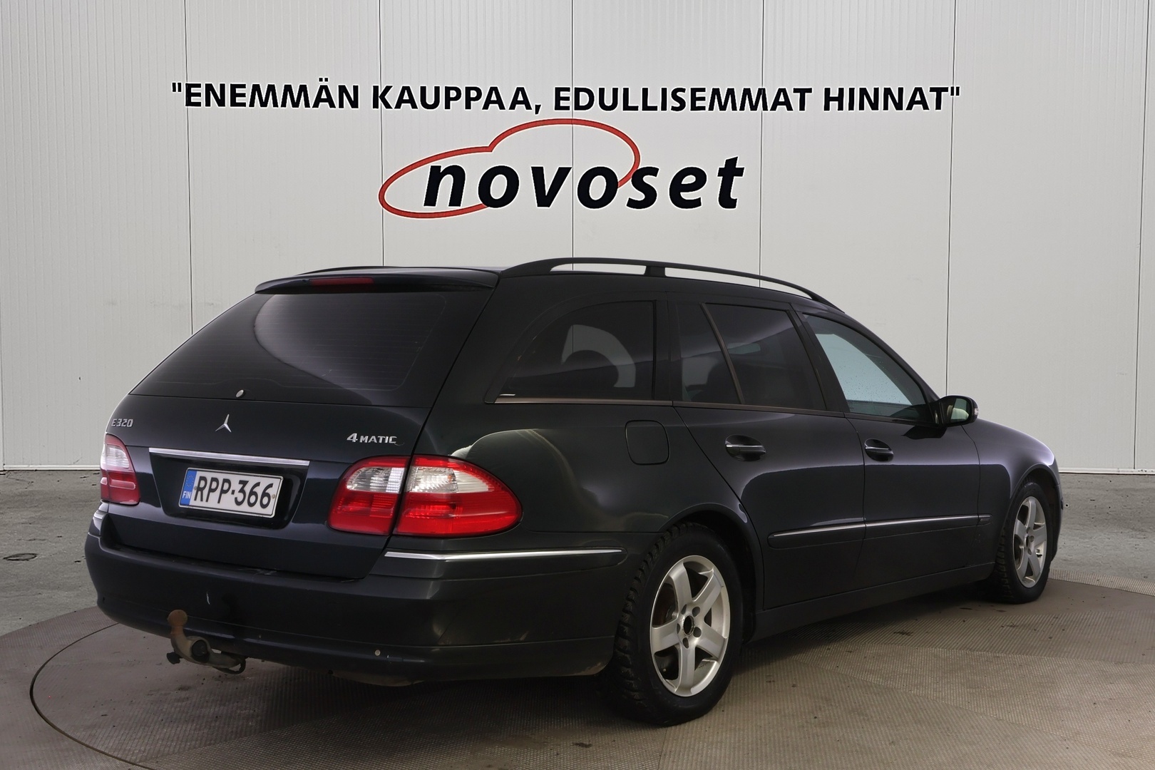 MERCEDES-BENZ E 2004