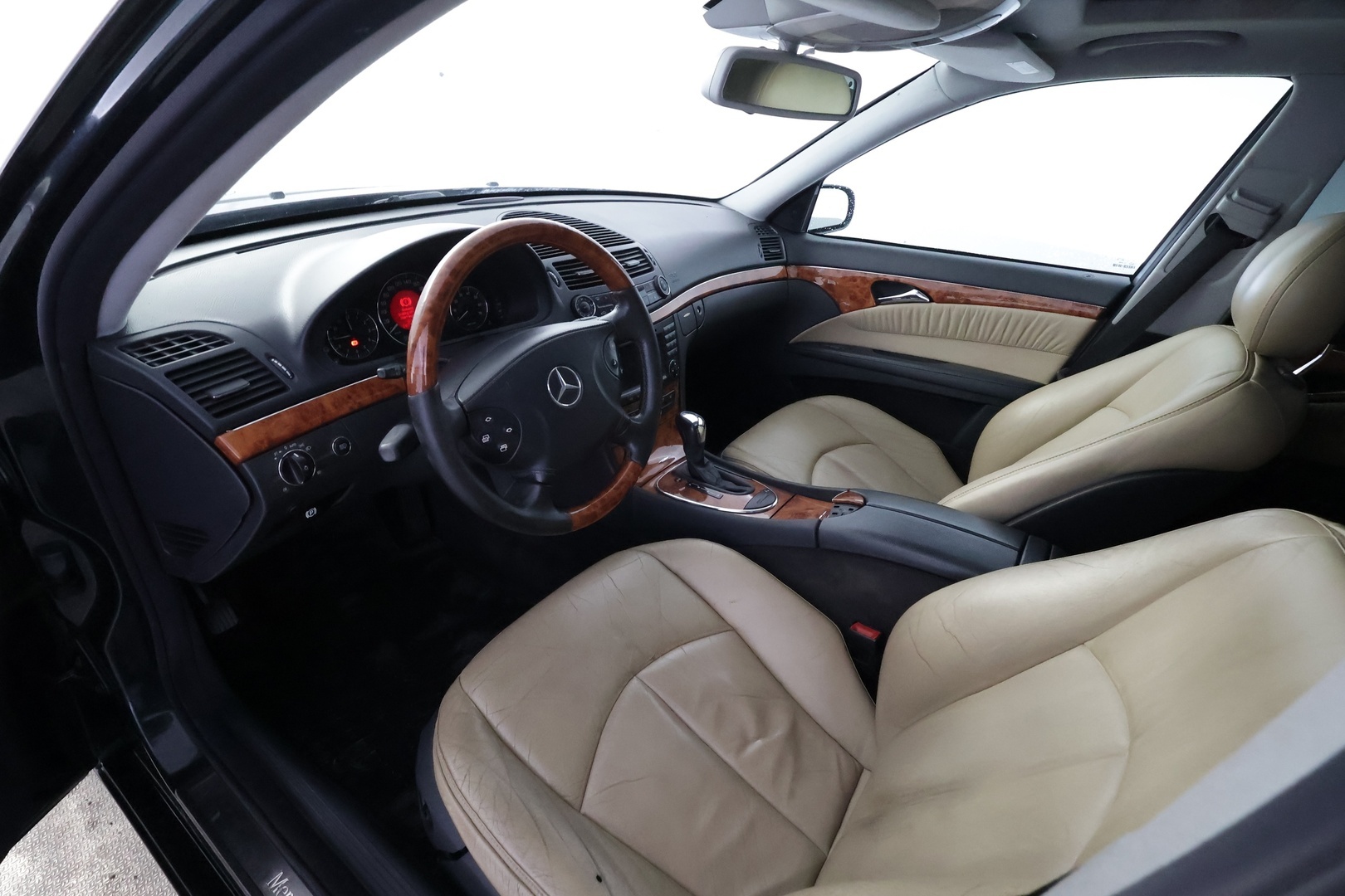 MERCEDES-BENZ E 2004