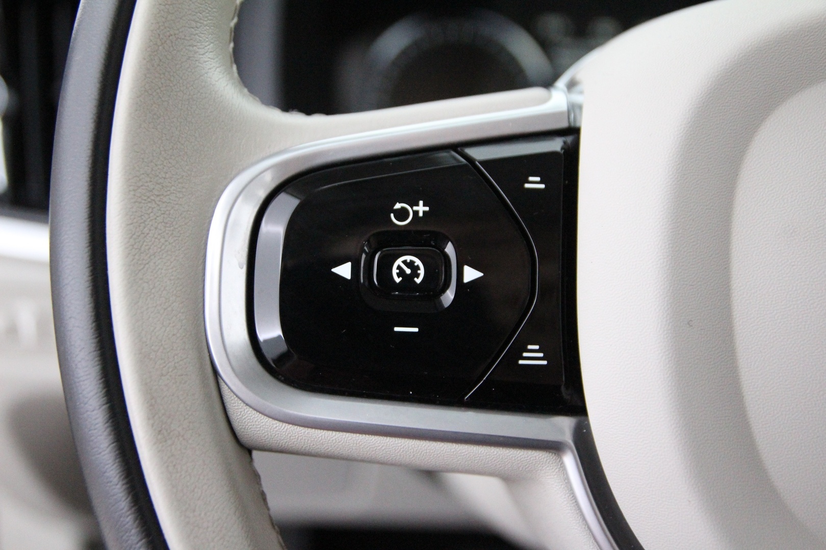 VOLVO V90 2020
