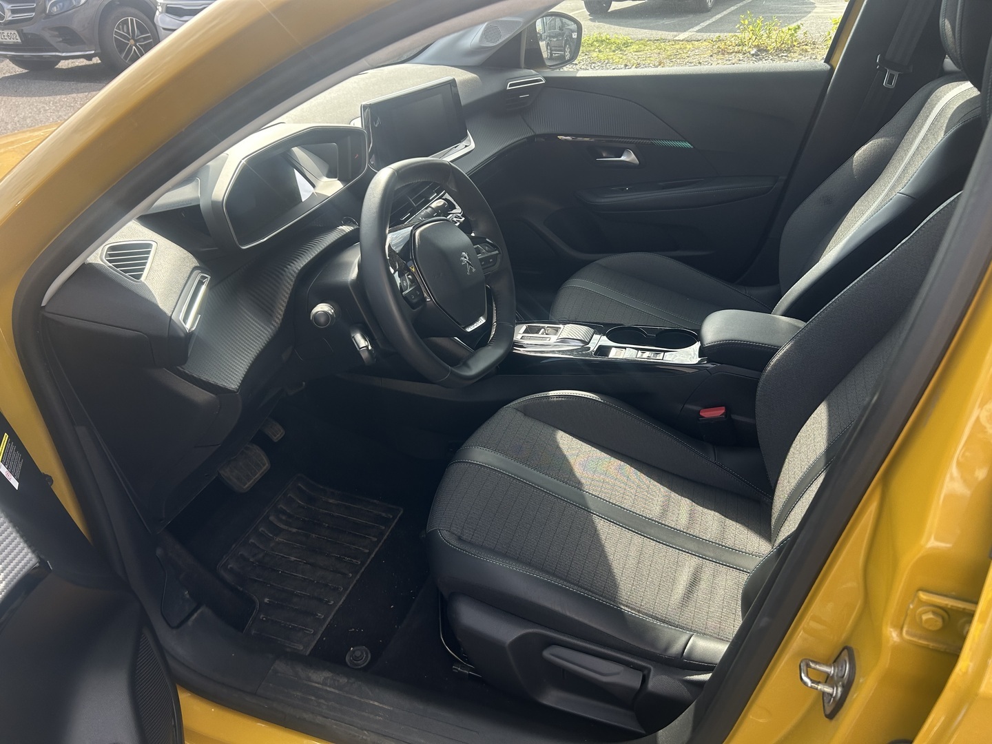 PEUGEOT e-208 2023