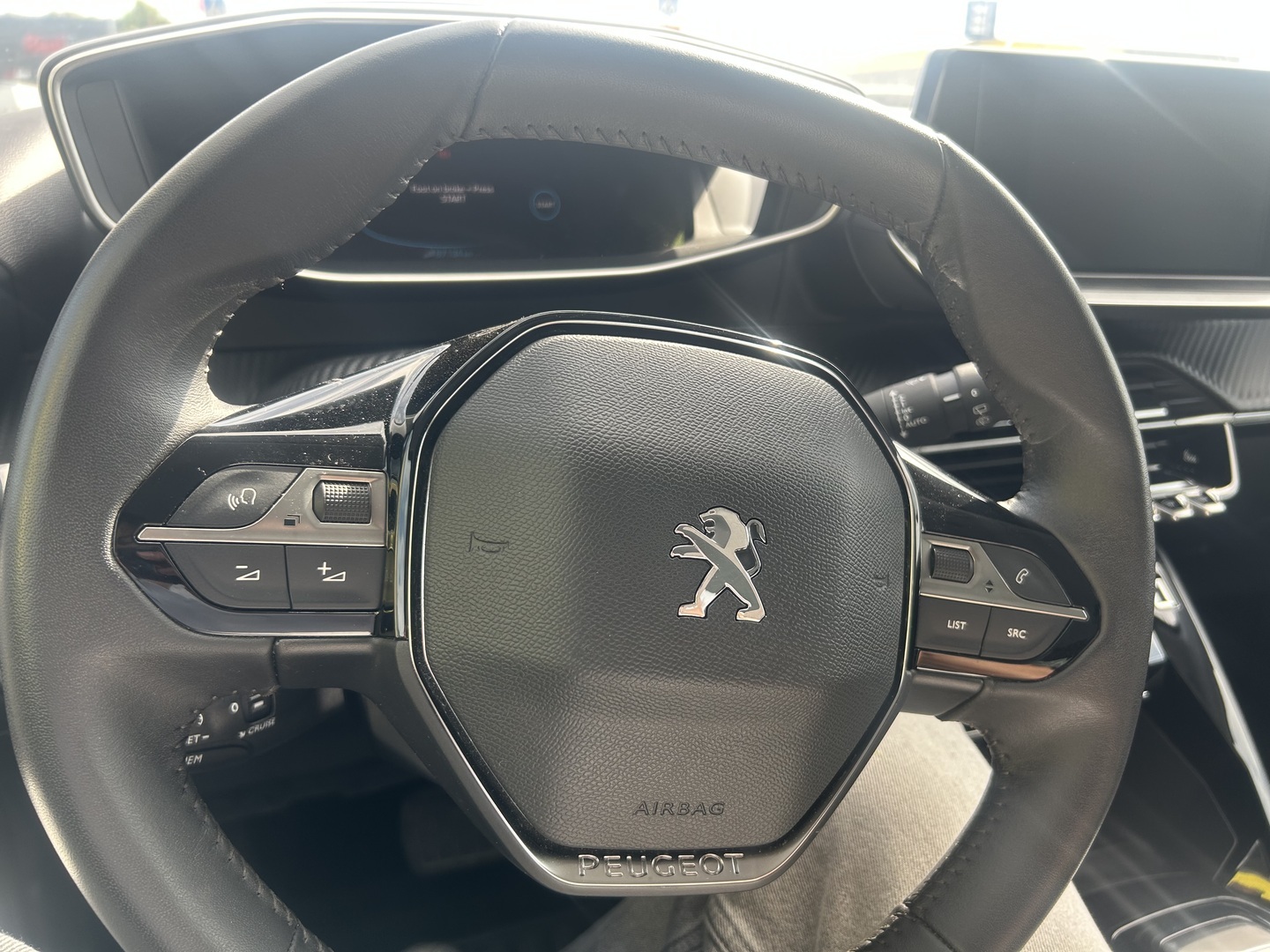 PEUGEOT e-208 2023