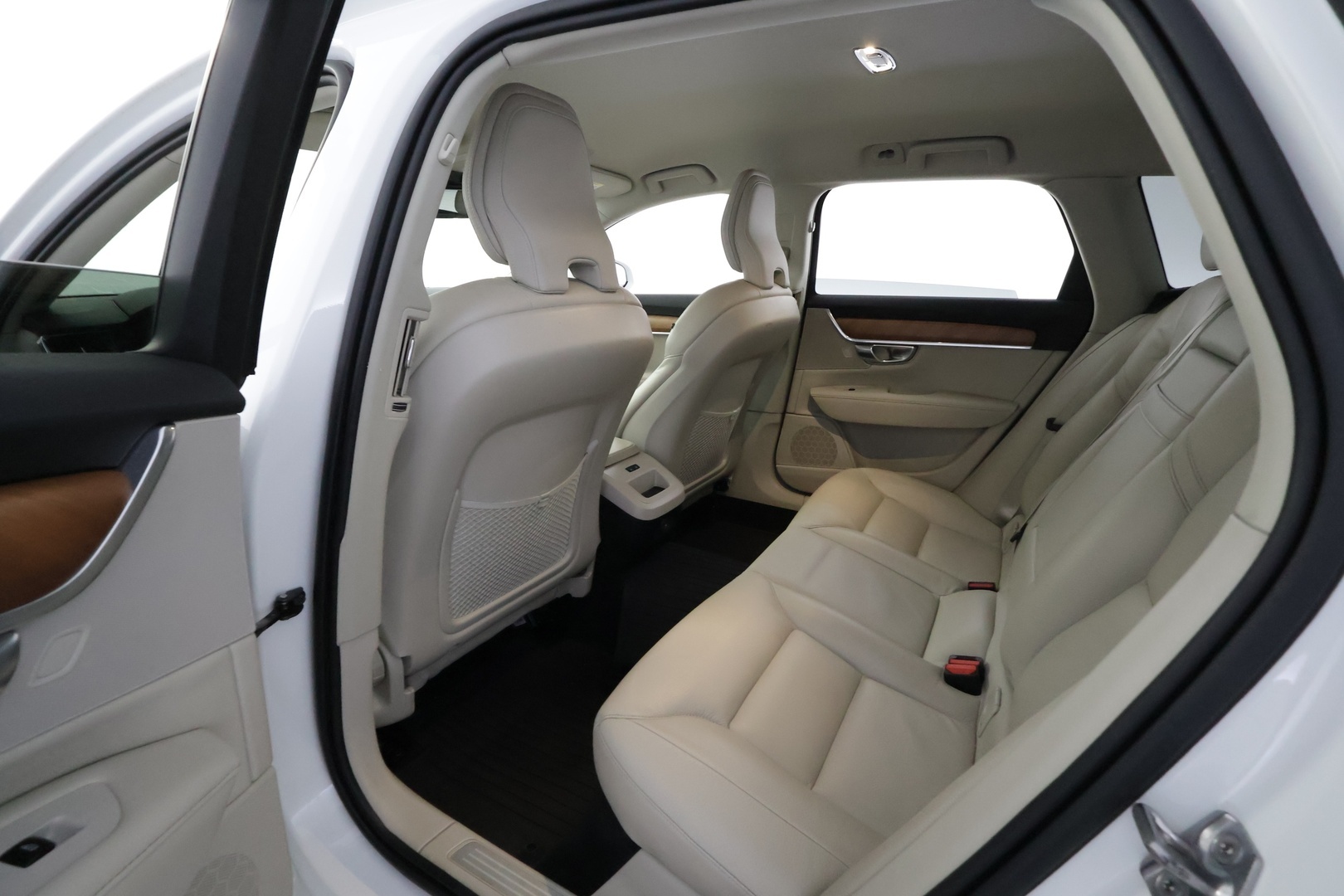 VOLVO V90 2021