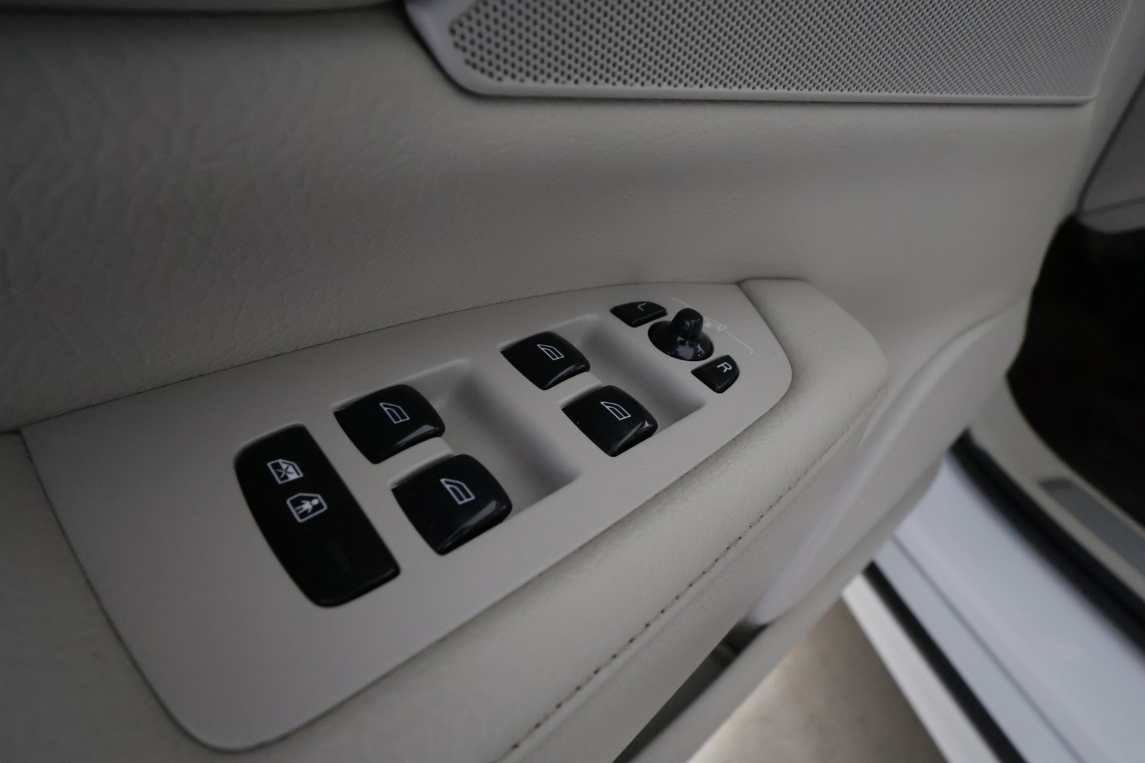 VOLVO V90 2021