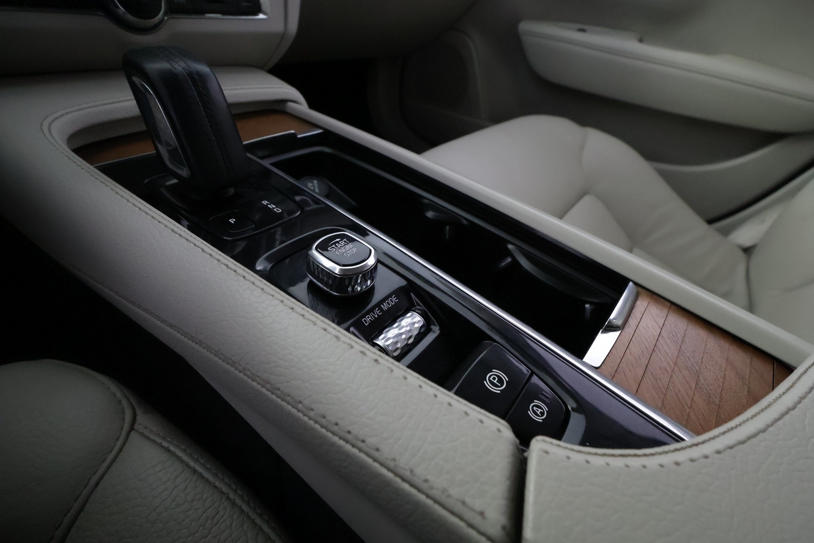 VOLVO V90 2021