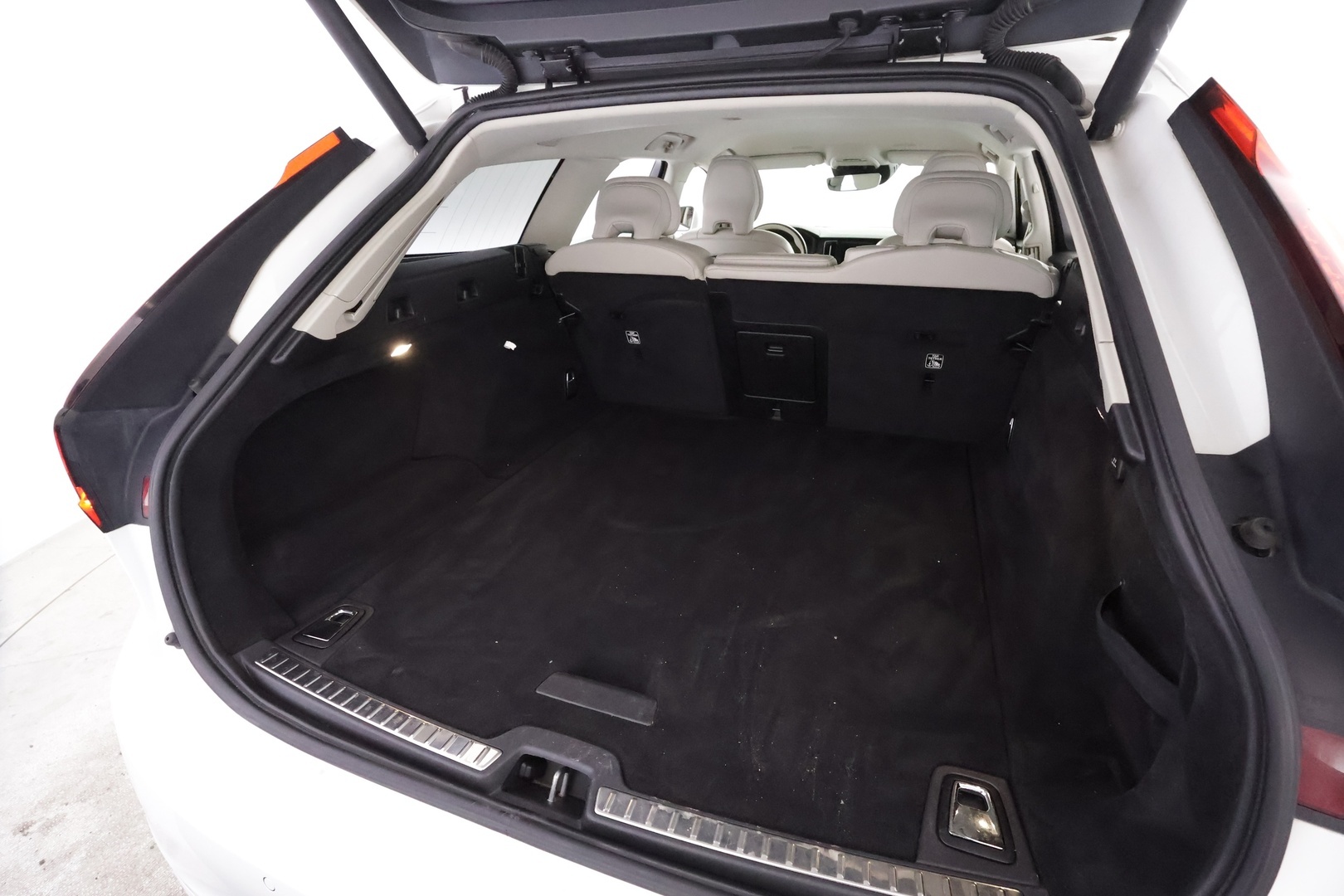 VOLVO V90 2021