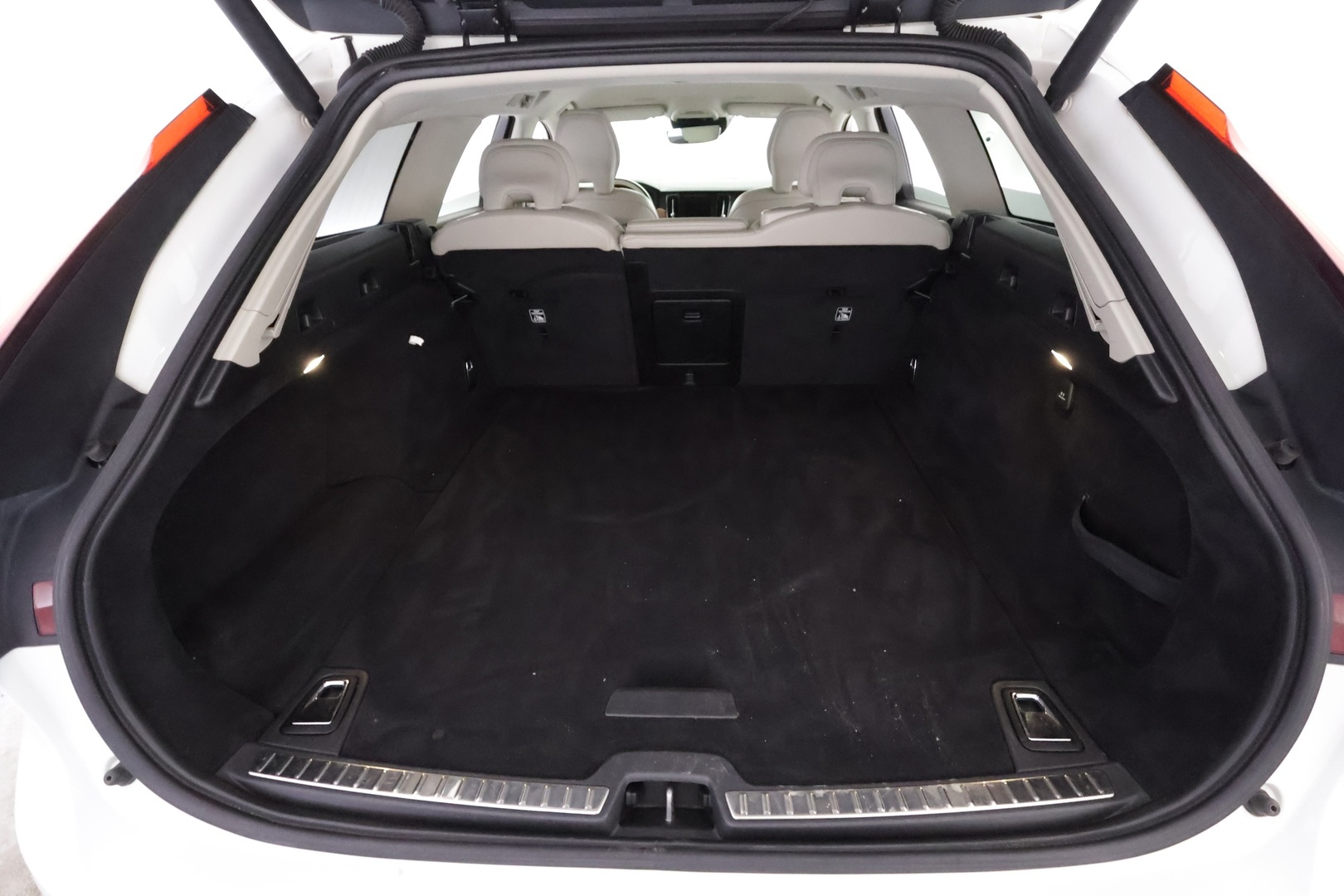 VOLVO V90 2021