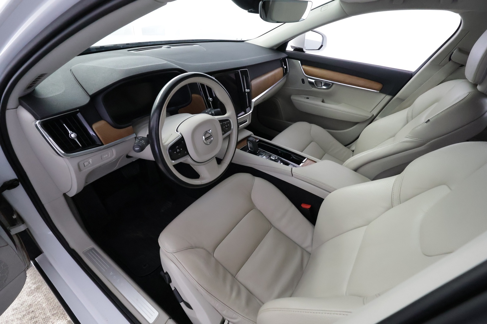 VOLVO V90 2021