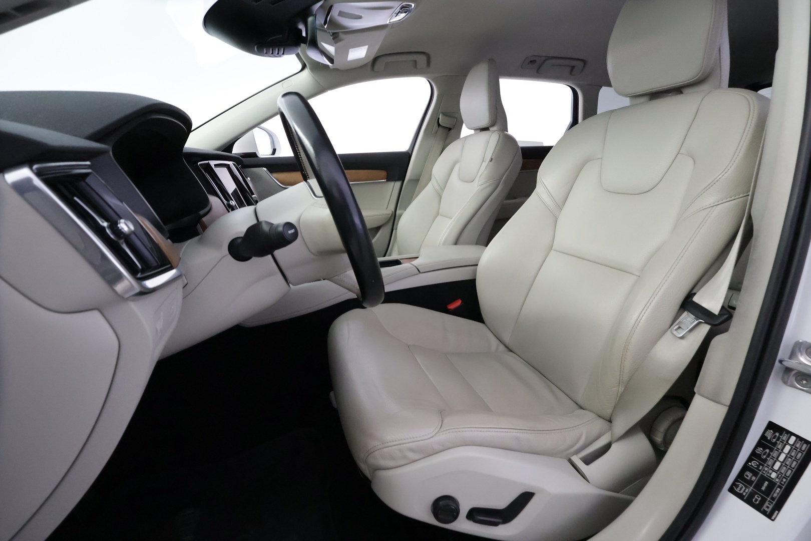 VOLVO V90 2021