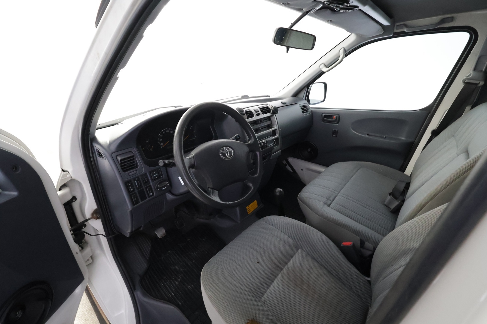 TOYOTA Hiace 2008
