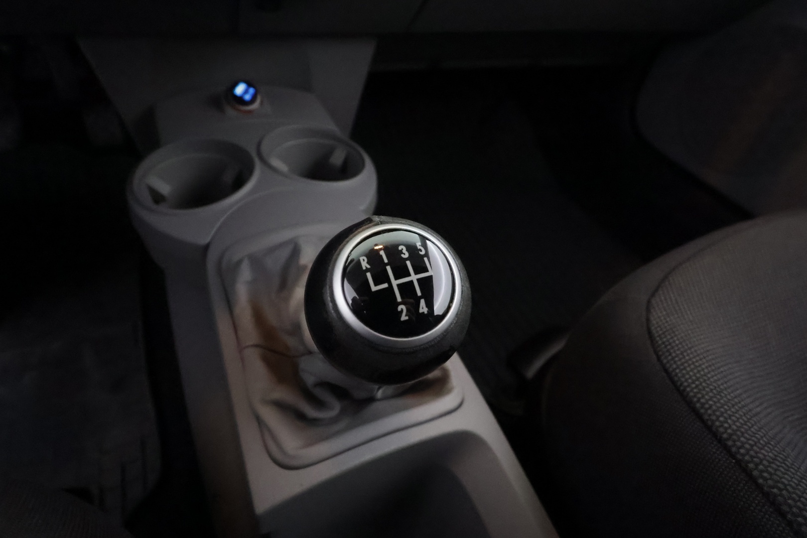 VOLKSWAGEN New Beetle 2004