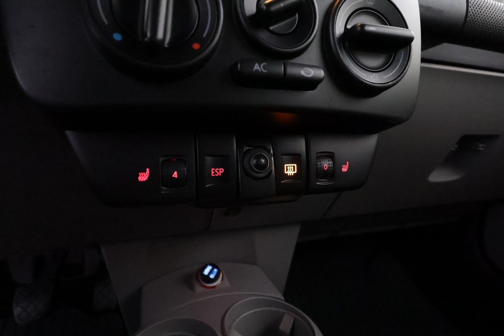 VOLKSWAGEN New Beetle 2004