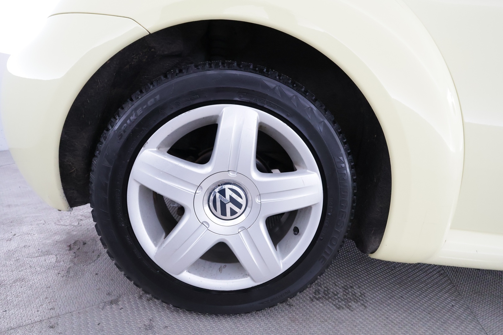 VOLKSWAGEN New Beetle 2004