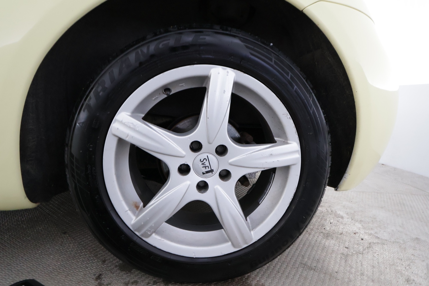 VOLKSWAGEN New Beetle 2004