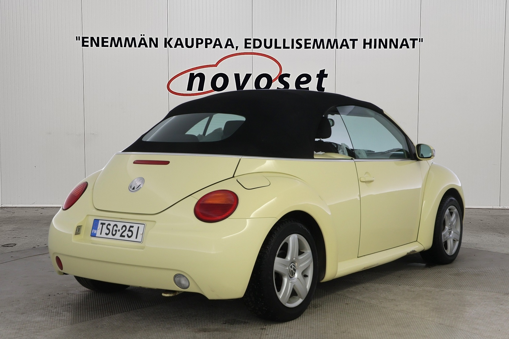 VOLKSWAGEN New Beetle 2004