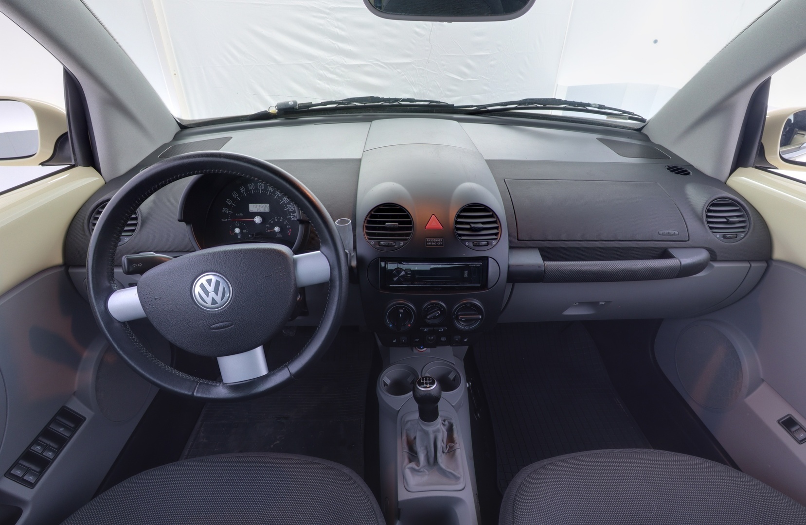 VOLKSWAGEN New Beetle 2004