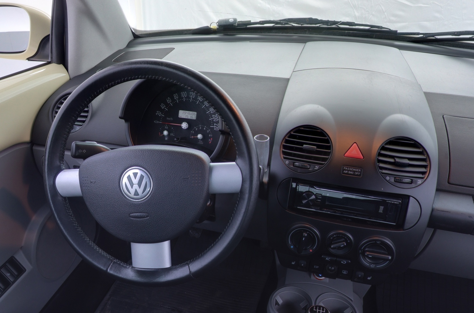 VOLKSWAGEN New Beetle 2004