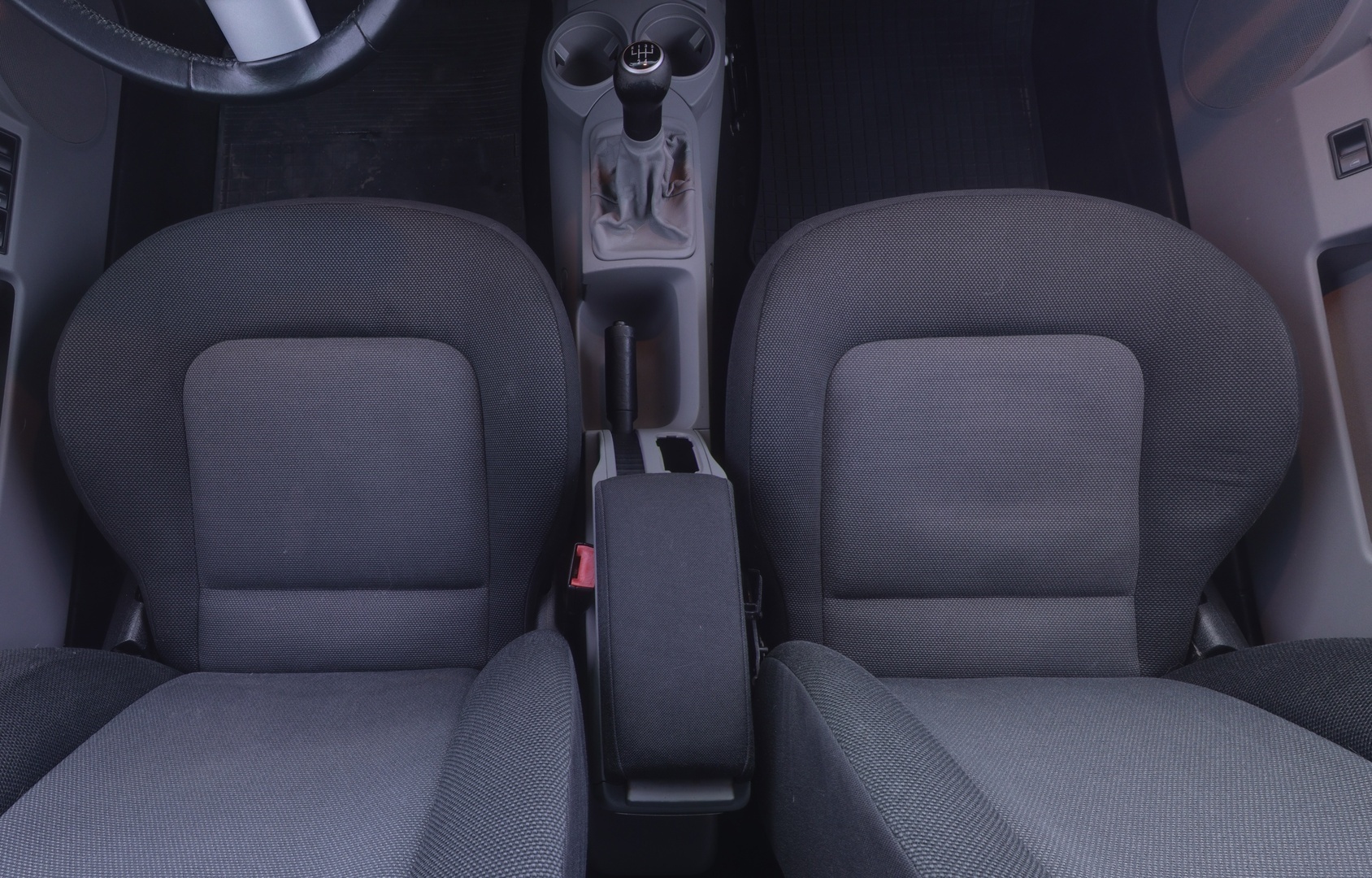 VOLKSWAGEN New Beetle 2004