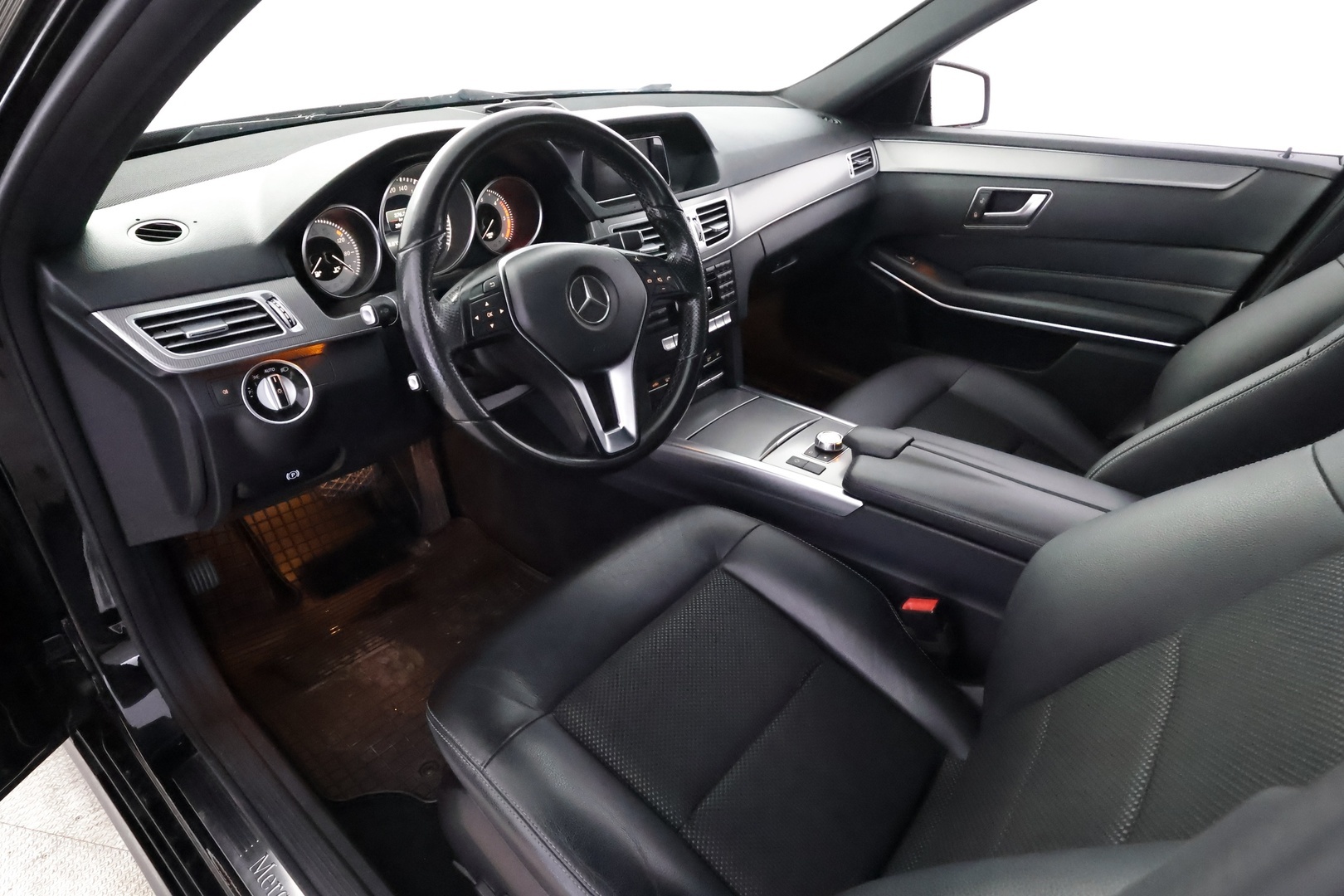 MERCEDES-BENZ E 2015