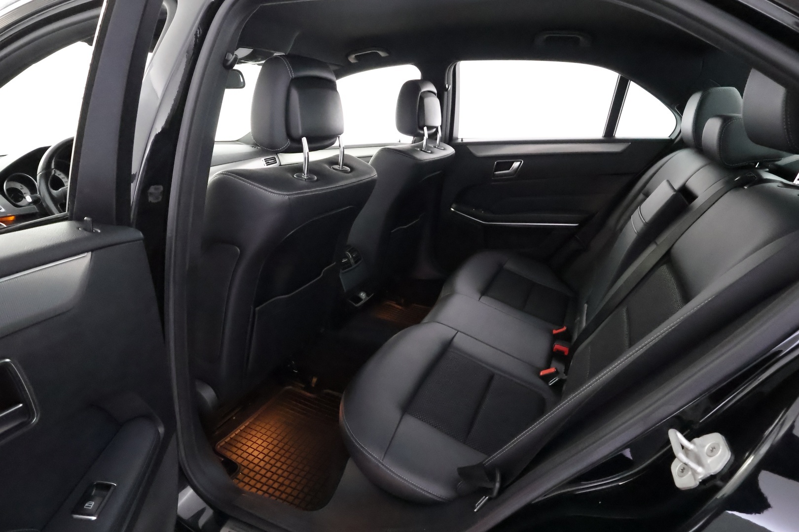 MERCEDES-BENZ E 2015