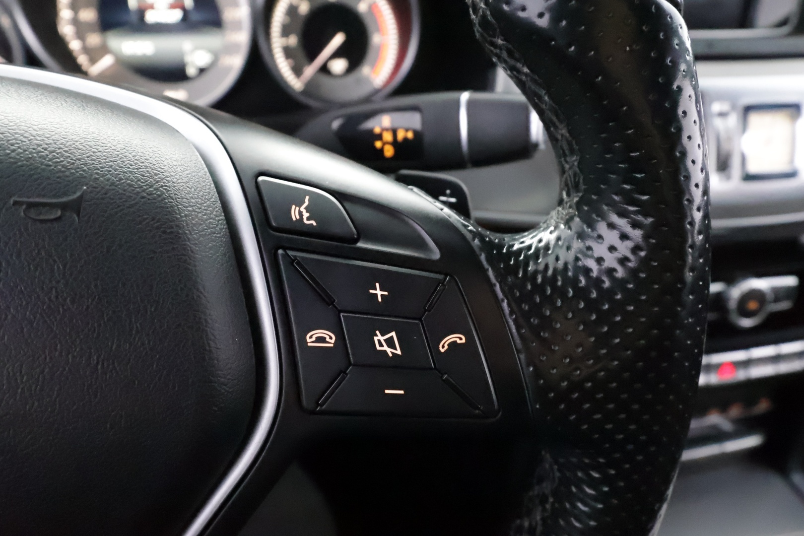 MERCEDES-BENZ E 2015