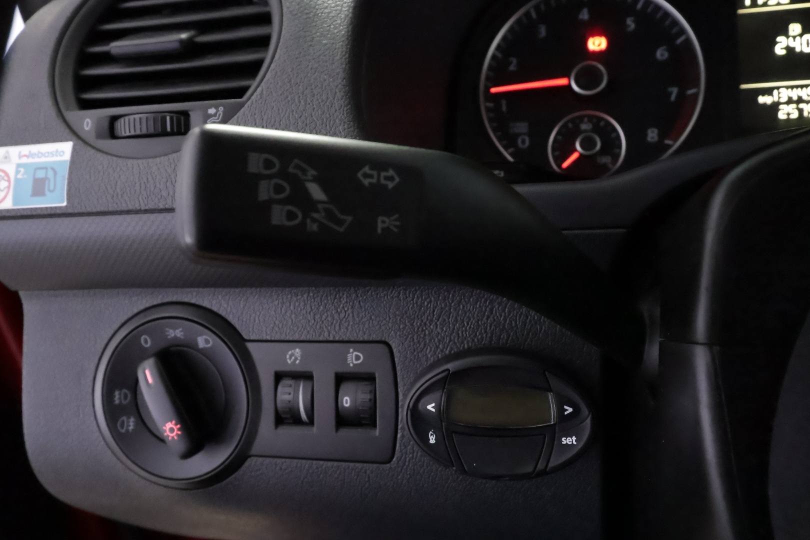 VOLKSWAGEN Caddy 30