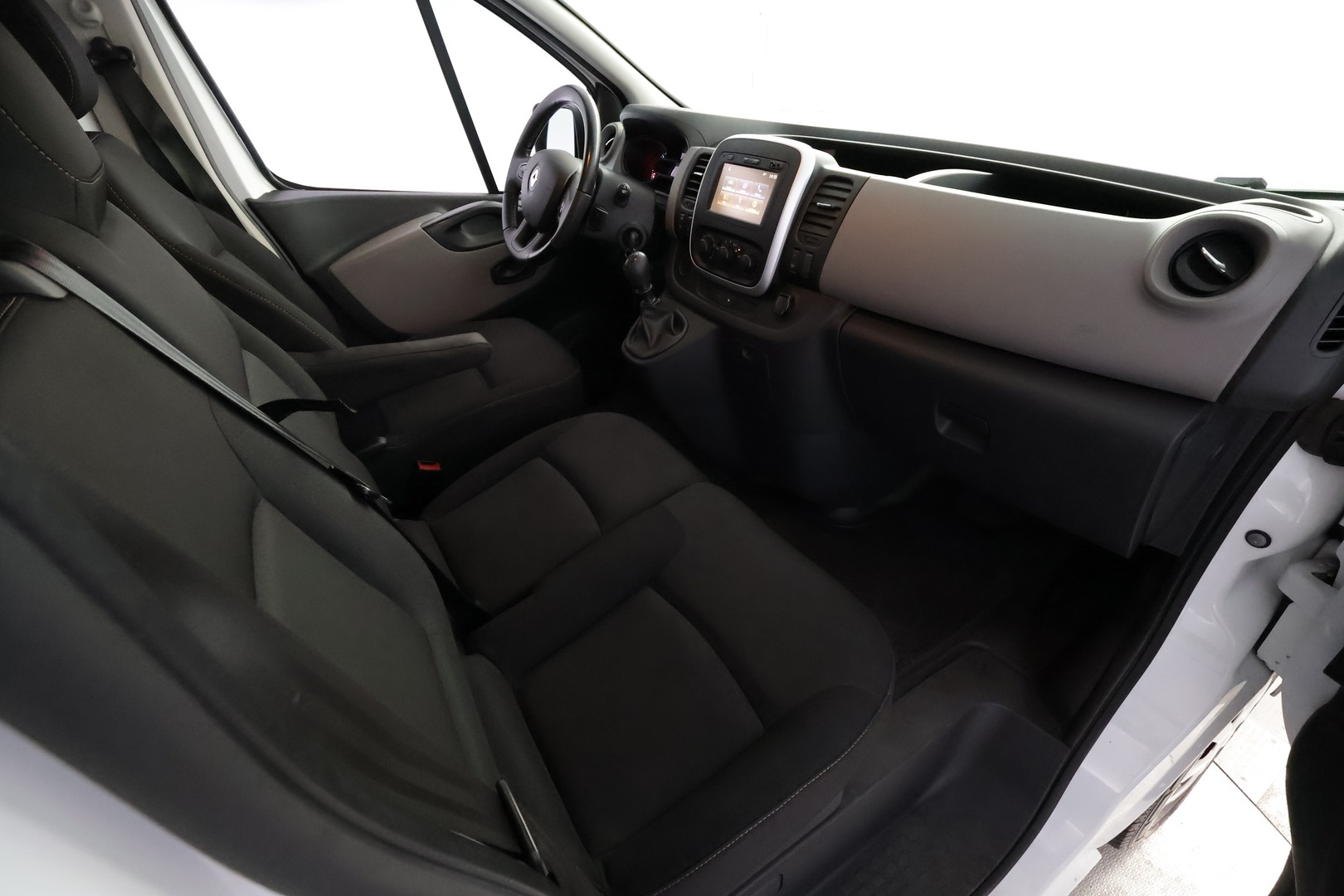 RENAULT Trafic 15