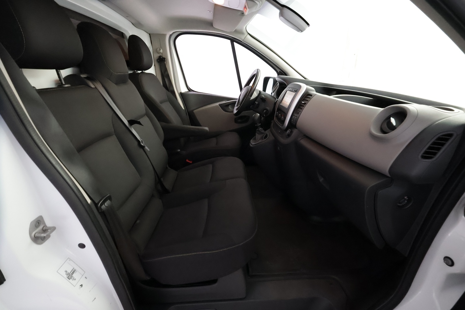 RENAULT Trafic 16