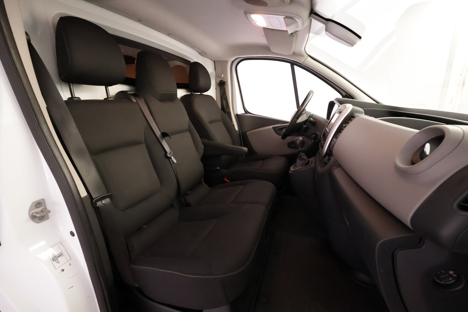 RENAULT Trafic 17