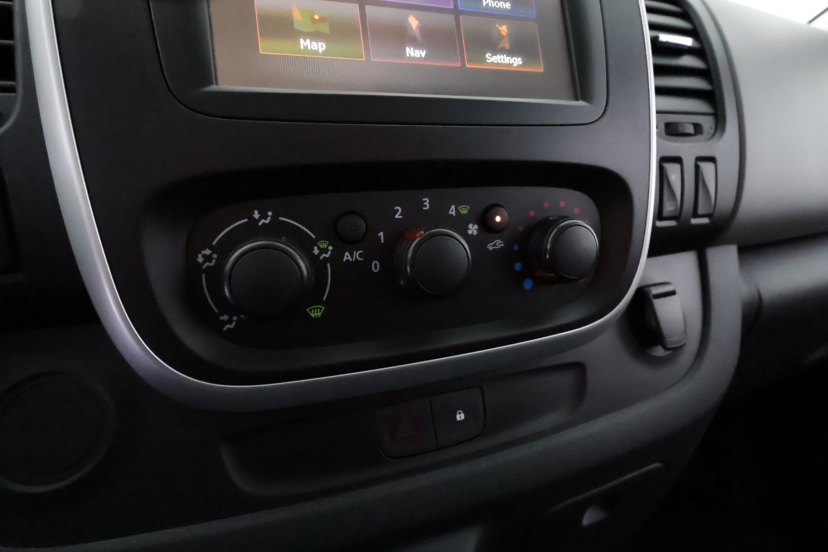 RENAULT Trafic 21