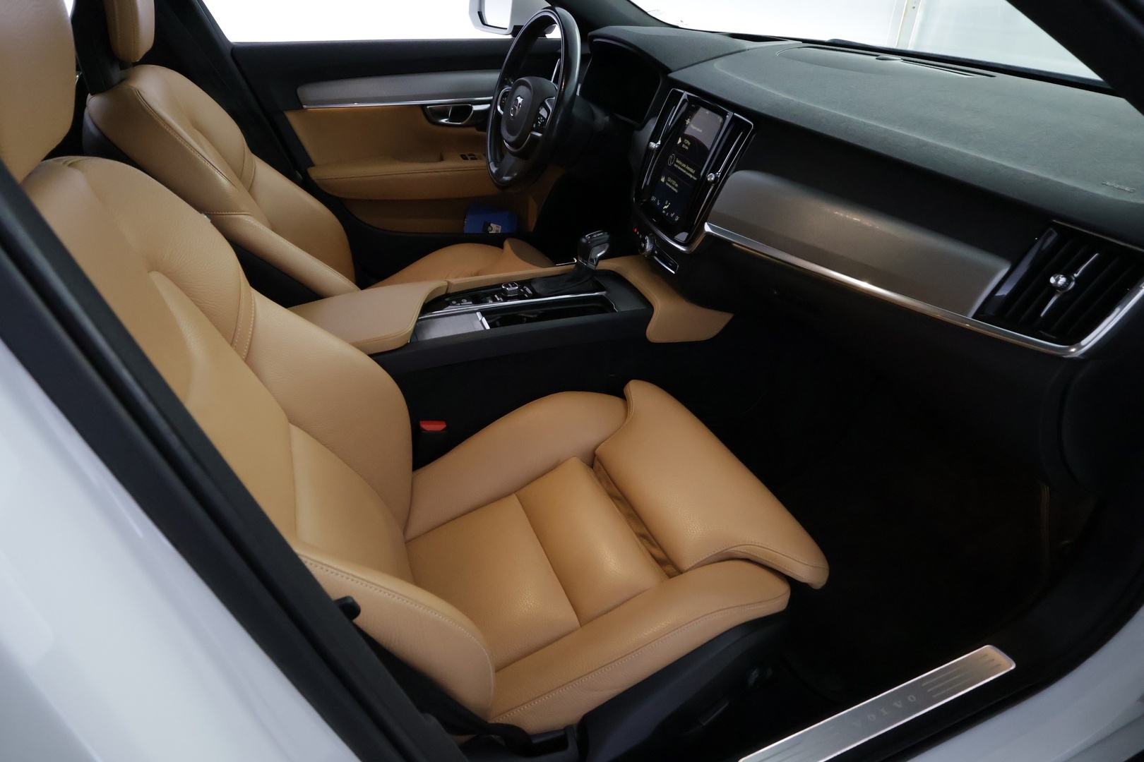 VOLVO S90 28