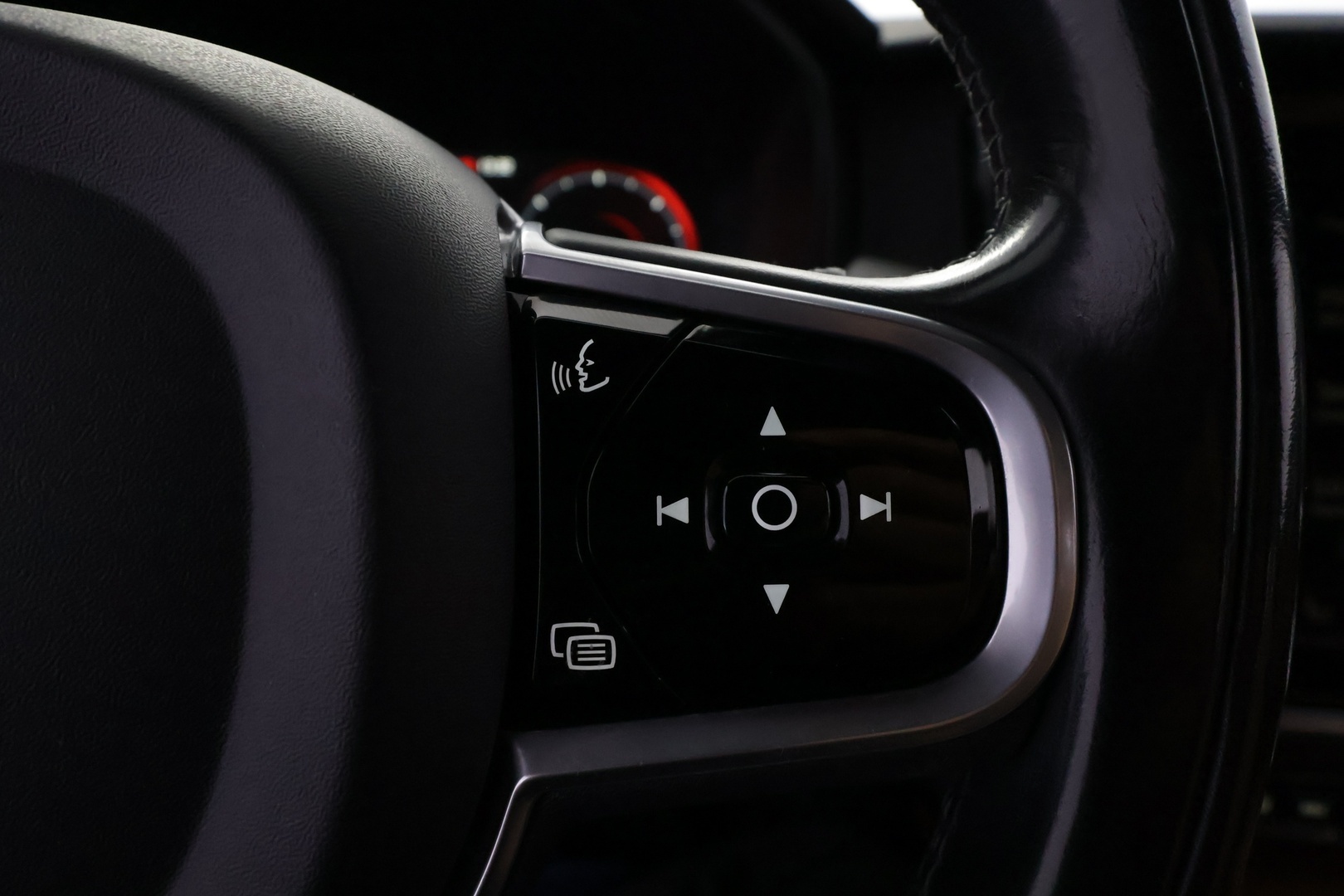 VOLVO S90 34