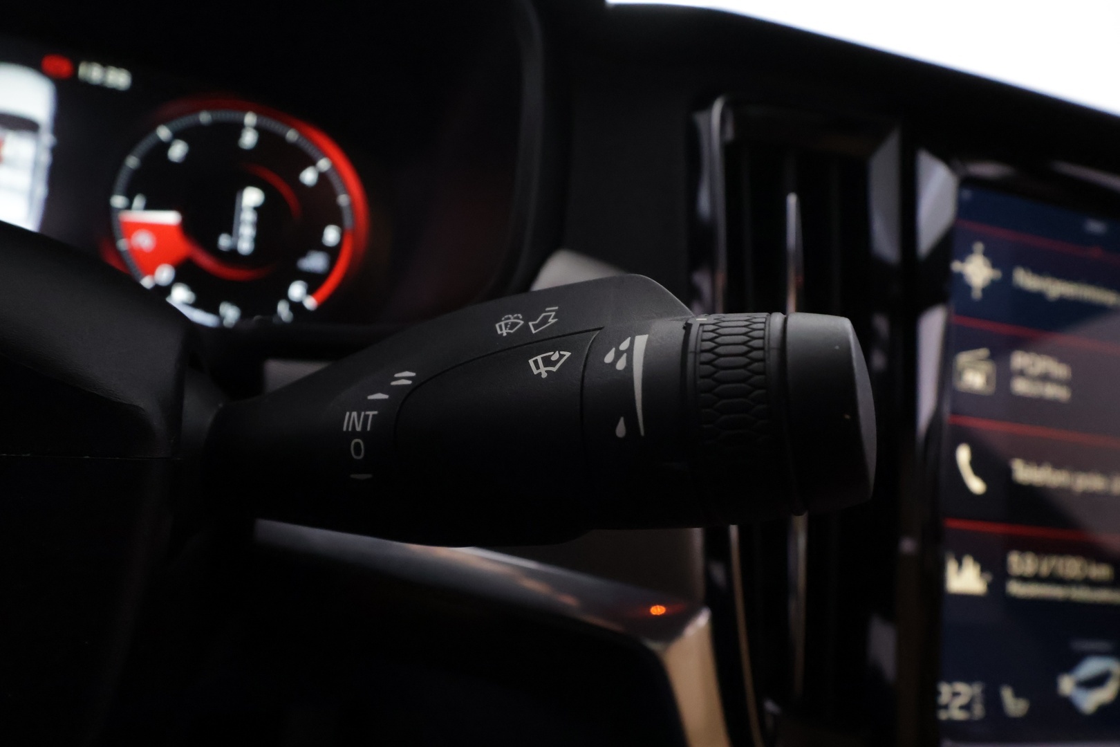 VOLVO S90 39