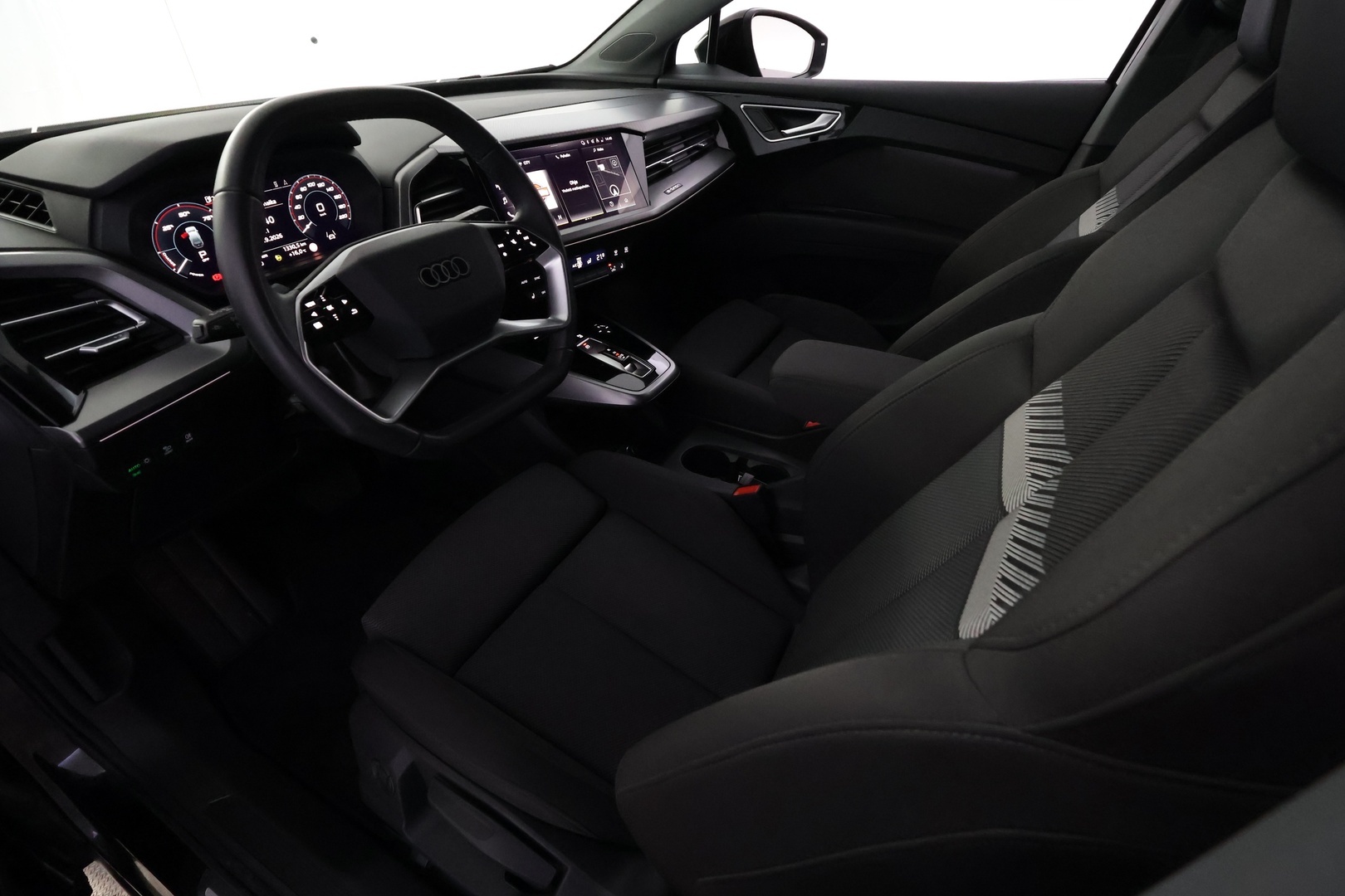 AUDI Q4 e-tron 10