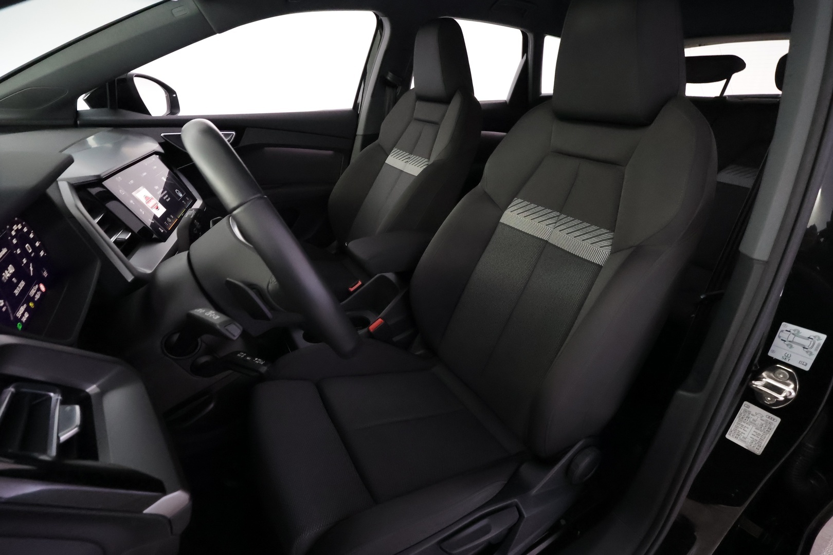 AUDI Q4 e-tron 12