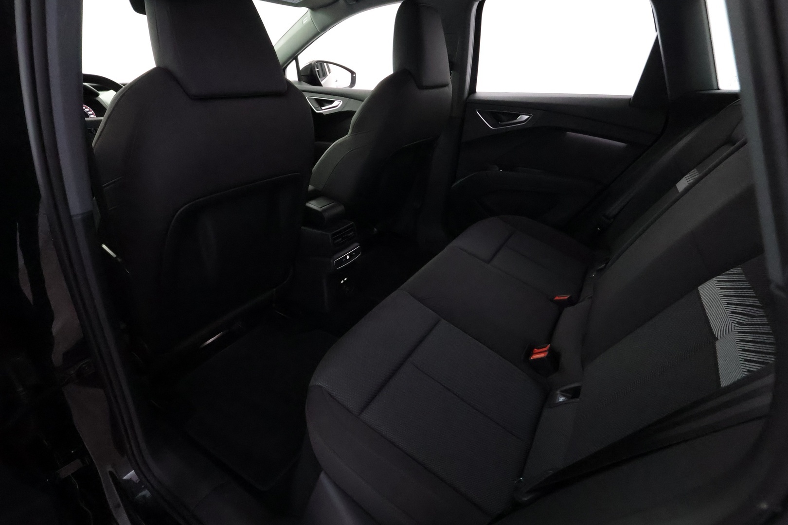 AUDI Q4 e-tron 13