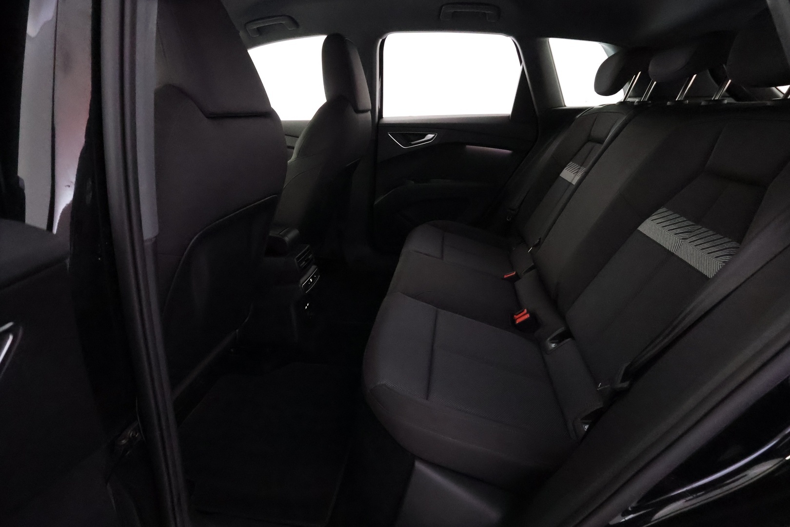 AUDI Q4 e-tron 14
