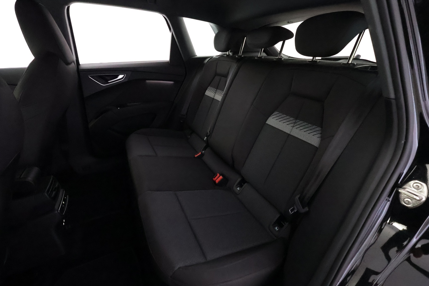 AUDI Q4 e-tron 15