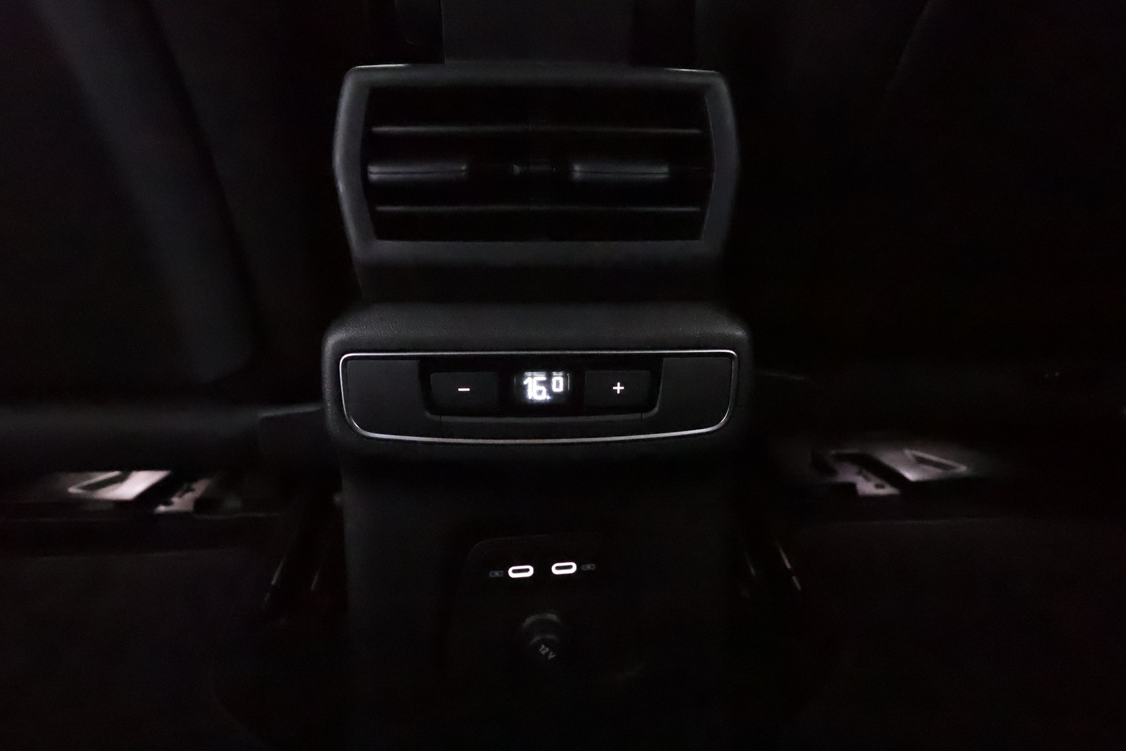 AUDI Q4 e-tron 18