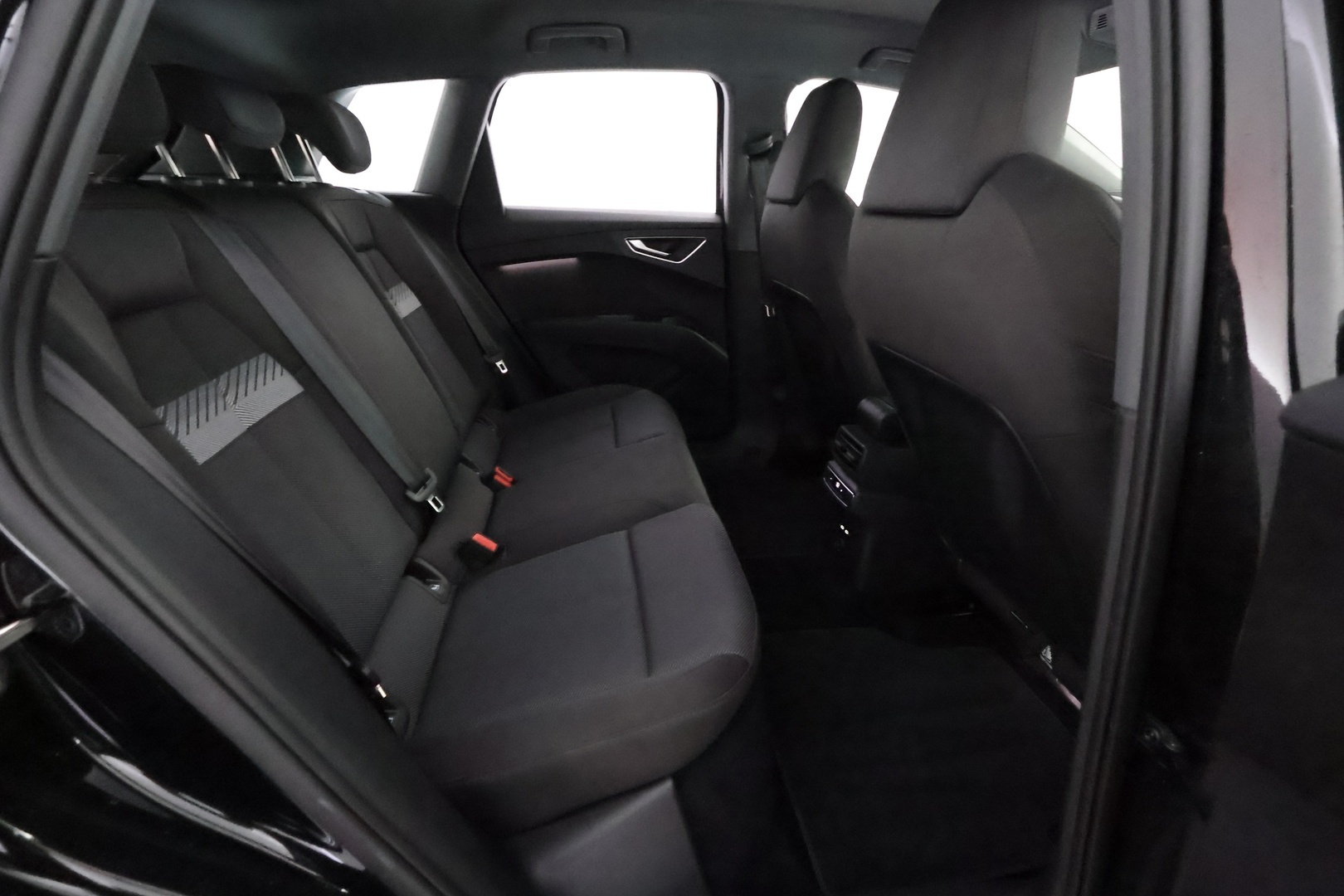AUDI Q4 e-tron 23