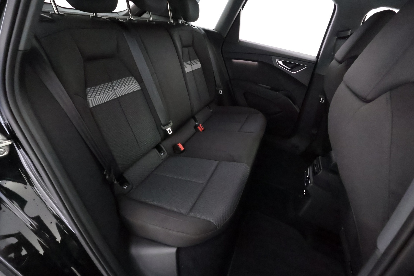 AUDI Q4 e-tron 24
