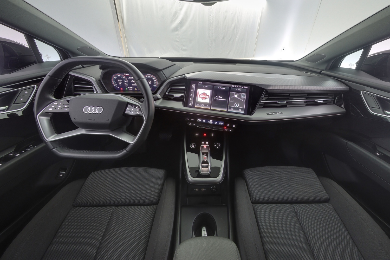 AUDI Q4 e-tron 7
