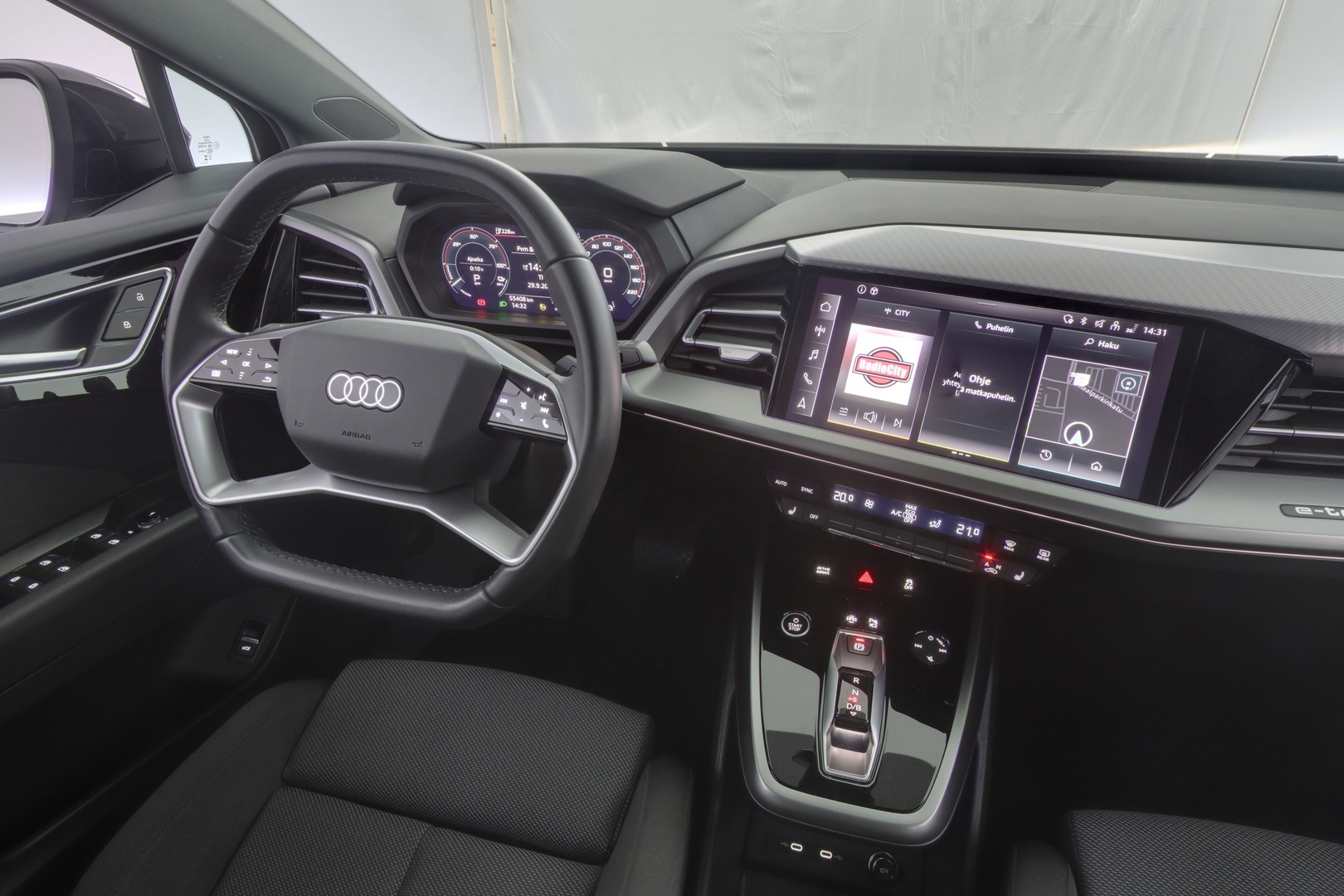 AUDI Q4 e-tron 8