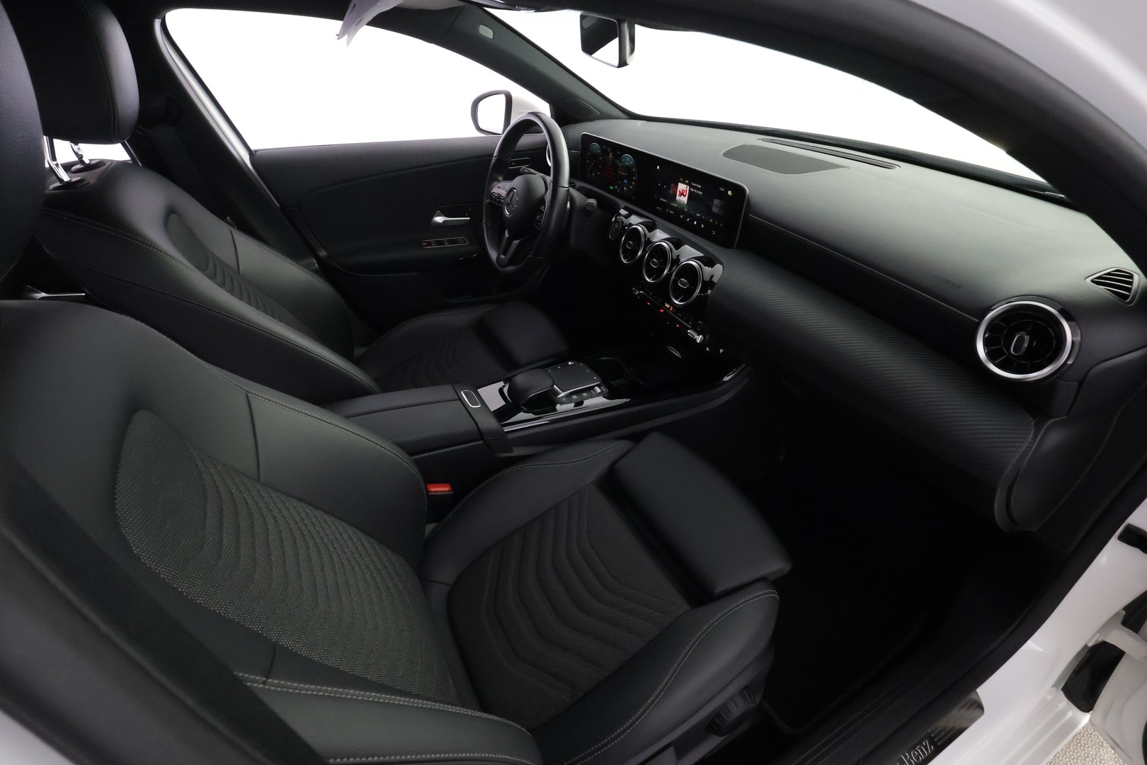 MERCEDES-BENZ A 2021