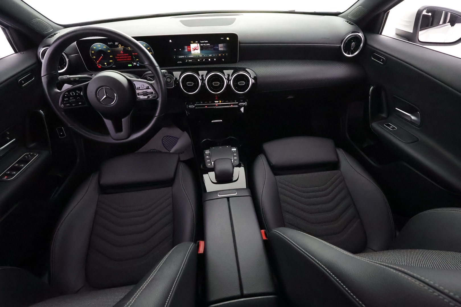 MERCEDES-BENZ A 2021
